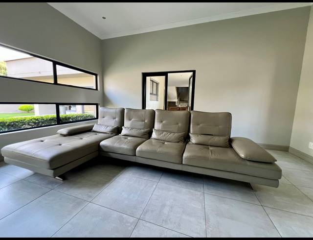 4 BEDROOM HOUSE FOR SALE IN LOMBARDY ESTATE